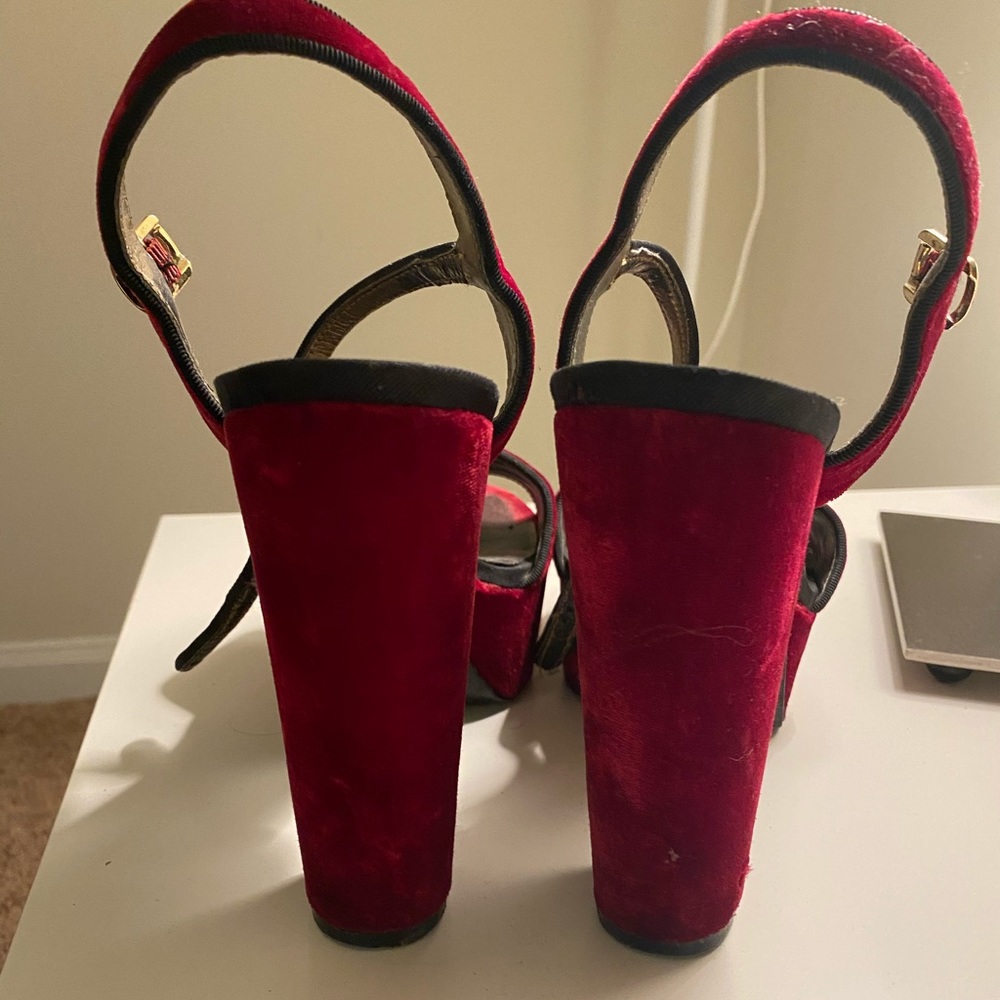 High heels - Picture 3 of 3